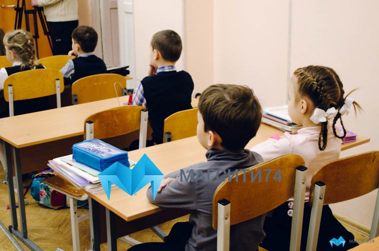 Российских школьников ограничат в использовании мобильных телефонов на уроках