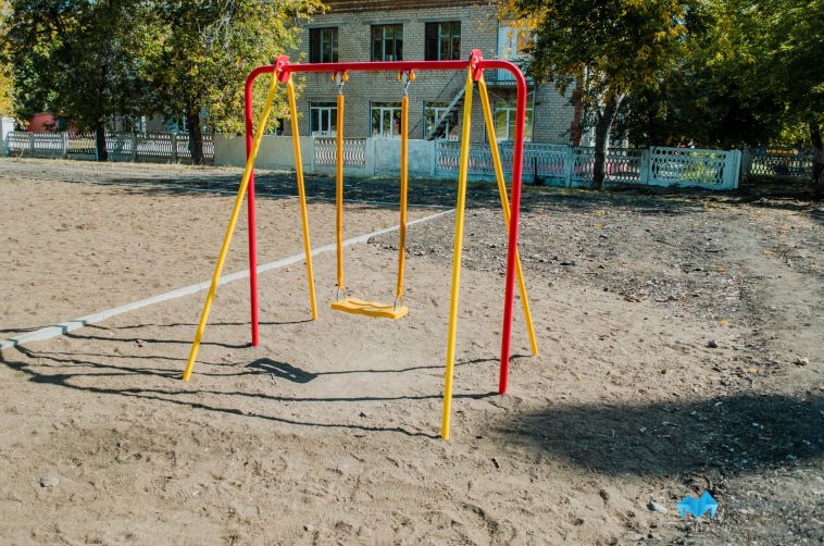 СК завел уголовное дело после падения ребенка с качелей