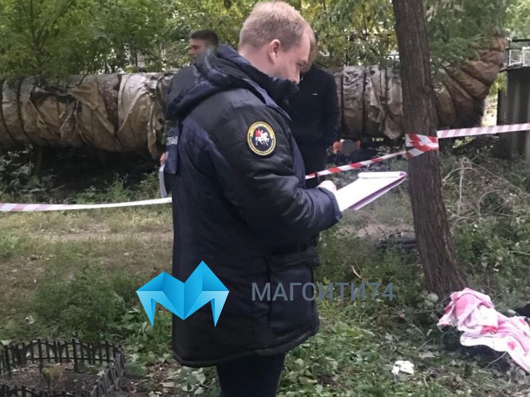 В Саратове мужчина с двумя детьми упал с девятого этажа