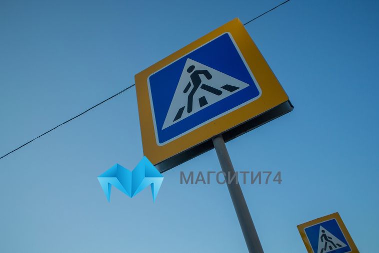 Водитель не заметил и сбил дворника на парковке