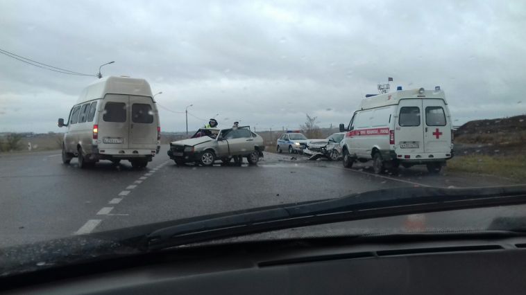 На левом берегу в ДТП травмировались оба водителя