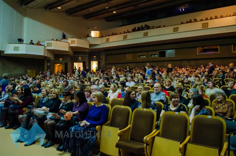 Магнитогорцам предлагают выбрать актера драмтеатра для творческой встречи