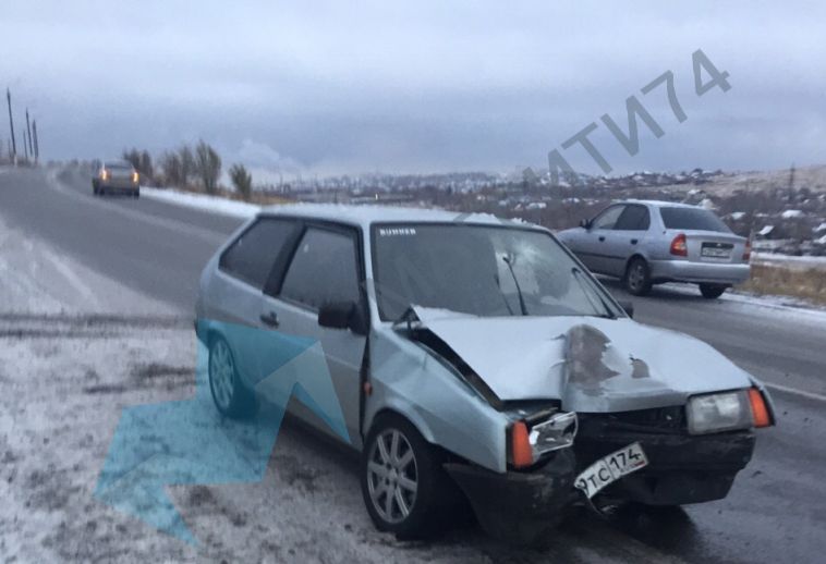 На шоссе Космонавтов водитель врезался в столб