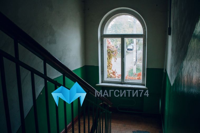 В Якутске мать бросила полуторагодовалого малыша в подъезде