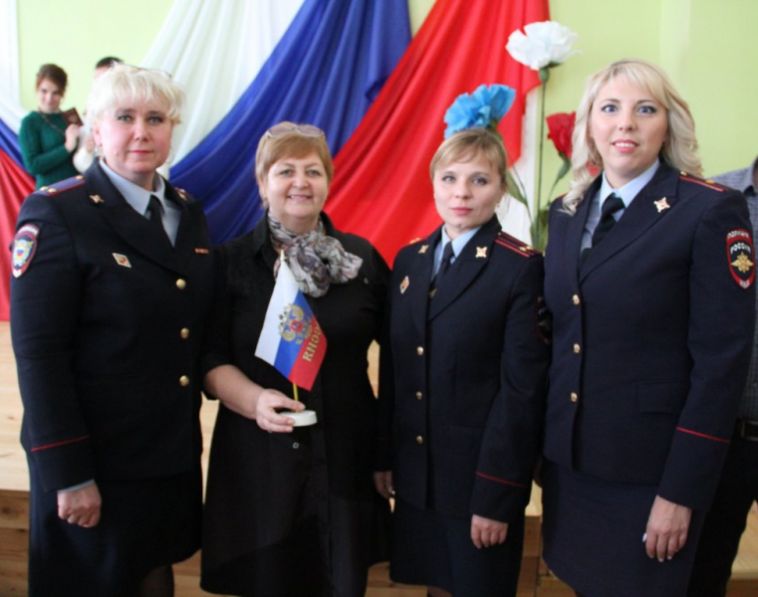 В Магнитогорске состоялось торжественное вручение паспортов бывшим иностранцам