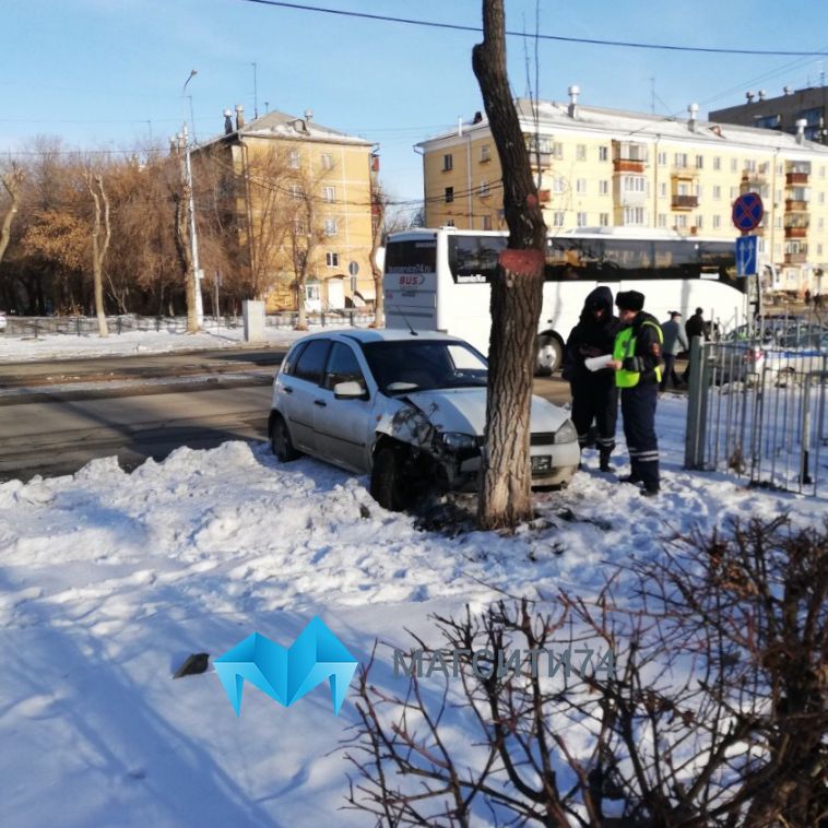 На Грязнова водитель наехал на маму с ребёнком