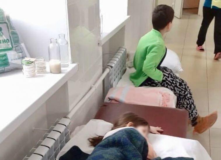 «Дети спят на стульях»: жительница Магнитогорска пожаловалась губернатору на инфекционную больницу