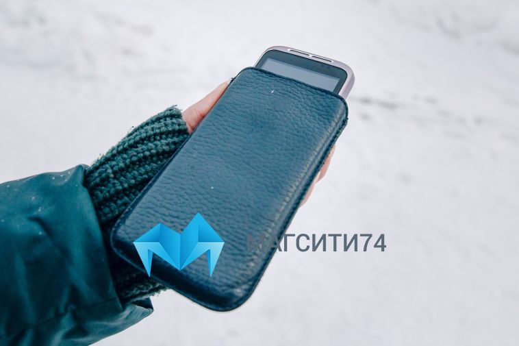 Магнитогорец получил посылку с подержанным телефоном внутри