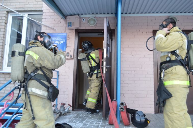 Из детдома магнитогорские пожарные эвакуировали более 30 человек