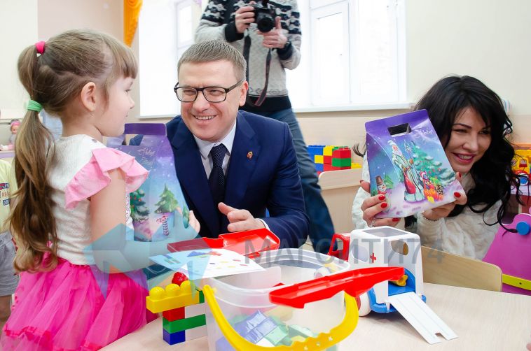 Алексей Текслер побывал на утреннике в новом детском саду в Магнитогорске