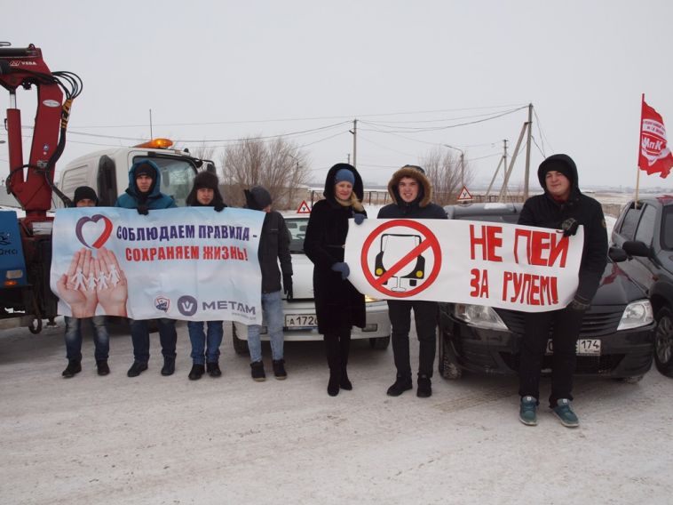 Сотрудники Госавтоинспекции проводят антиалкогольную акцию