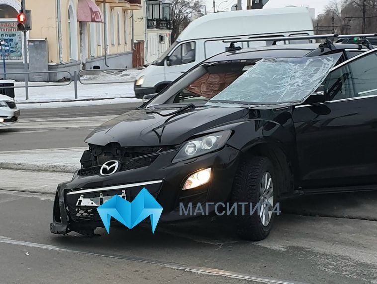 В ГИБДД рассказали подробности аварии с водителем, вылетевшем через лобовое стекло