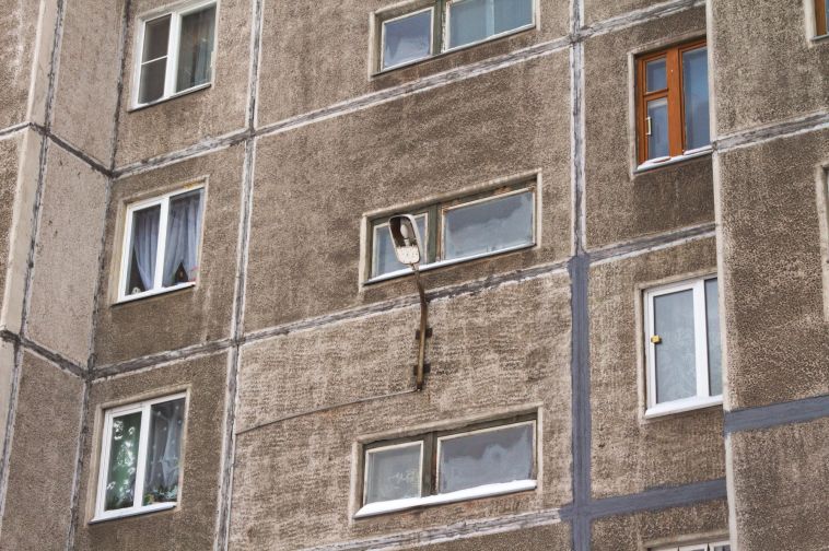 В Челябинске 4-летняя девочка выпала из окна
