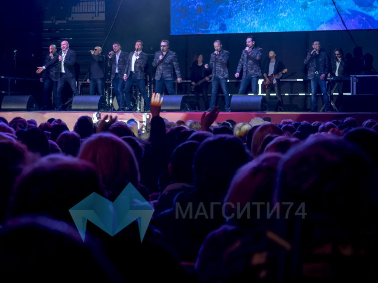 «Хор Турецкого» исполнил в Магнитогорске «Песни Победы»