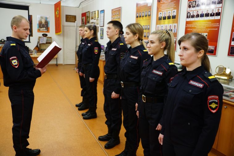 В Магнитогорске приняли присягу семь новоиспеченных сотрудников полиции