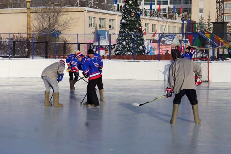 Магнитогорские правоохранители сыграли в хоккей на валенках
