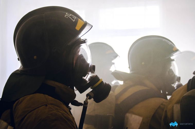 В Магнитогорске из-за пожара эвакуировали жильцов пятиэтажки