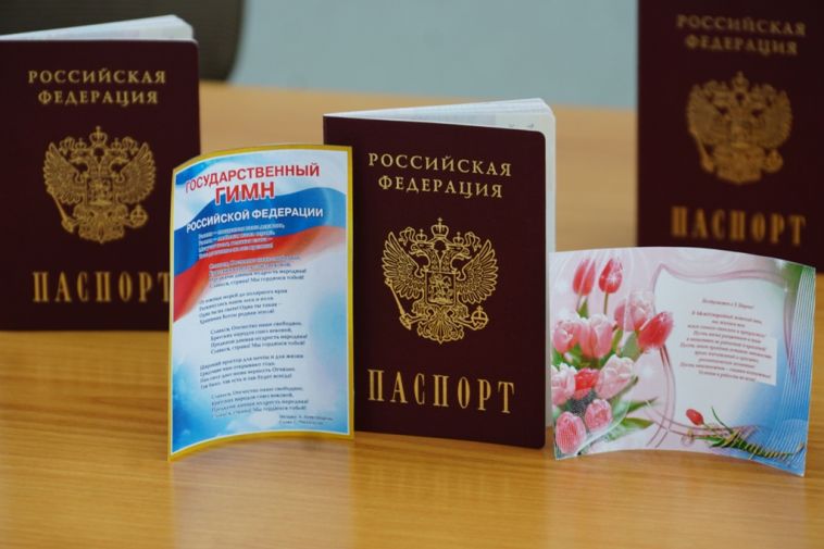 В Центральной библиотеке состоялось торжественное вручение паспортов