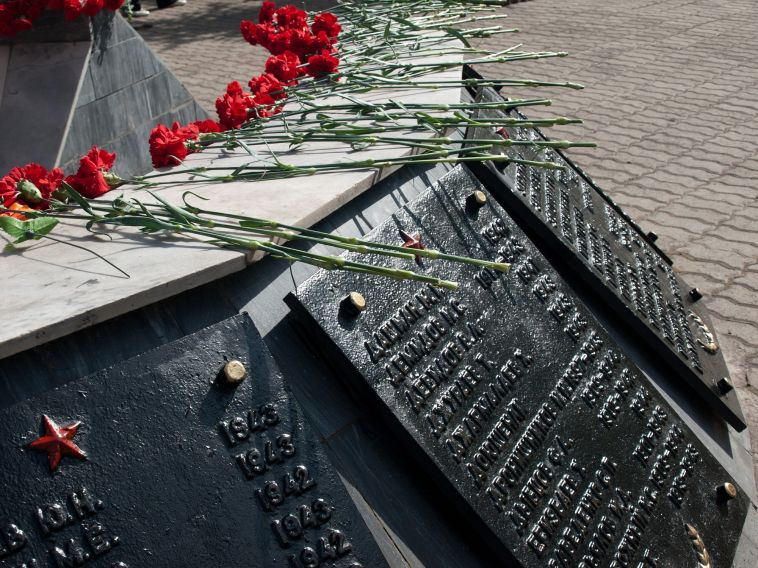 За осквернение воинских захоронений и памятников будут лишать свободы