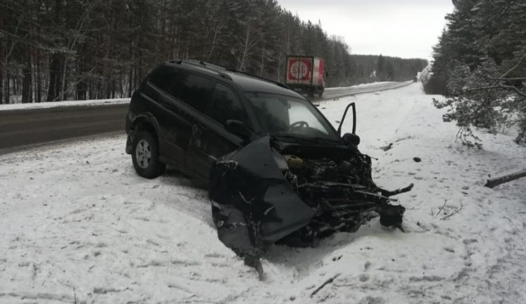 На трассе Южноуральск-Магнитогорск легковушка столкнулась с грузовиком