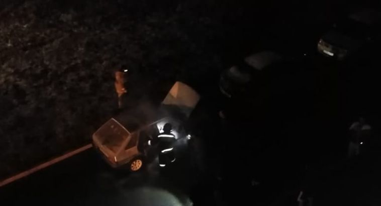 В Магнитогорске ночью горел автомобиль