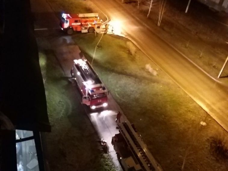 В Магнитогорске из-за ночного пожара эвакуировали более 20 жильцов многоэтажки