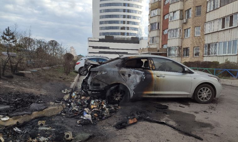 Поджог машины в магнитогорске. Смотреть фото Поджог машины в магнитогорске. Смотреть картинку Поджог машины в магнитогорске. Картинка про Поджог машины в магнитогорске. Фото Поджог машины в магнитогорске