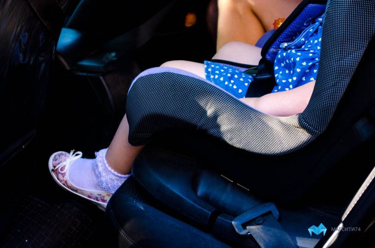 Какой штраф ждёт родителей за оставленного в машине ребёнка?