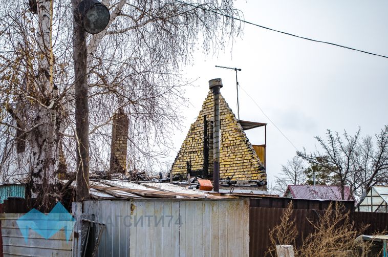 В садовом товариществе «Метизник-2» сгорел кирпичный дом