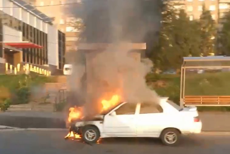 v magnitogorske na ostanovke sgorela