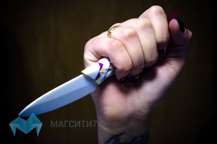 В Магнитогорске школьница ударила друга ножом