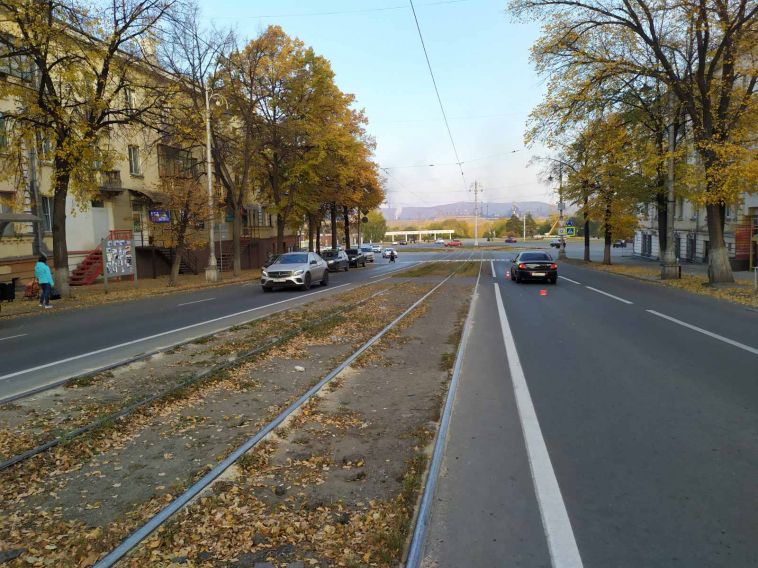 Пенсионерка попала под колёса автомобиля, перебегая дорогу в неположенном месте