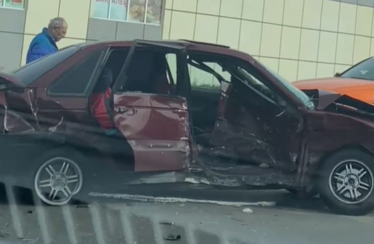 В Магнитогорске в ДТП пострадал пассажир и водитель такси