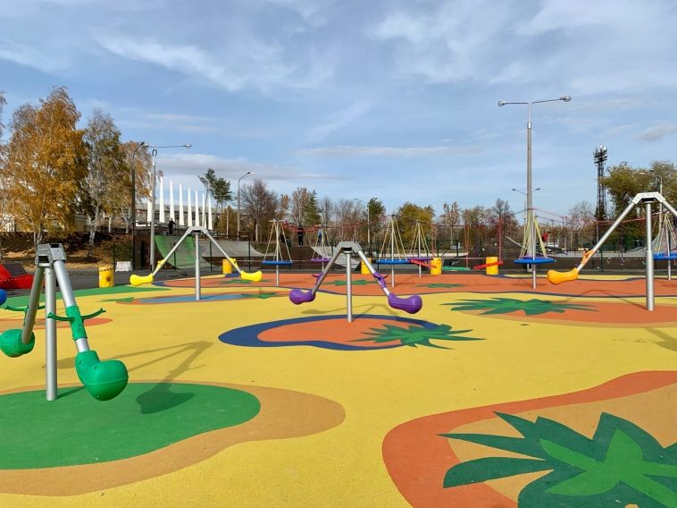 «Такого формата еще не было»: в городе устанавливают современную детскую площадку