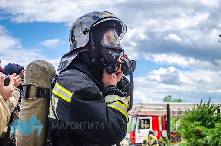 В Магнитогорске тушили пожар на Зеленом рынке