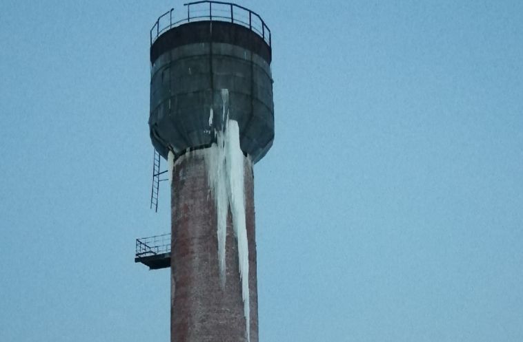 В Агаповском районе пожаловались на наклонившуюся водонапорную башню