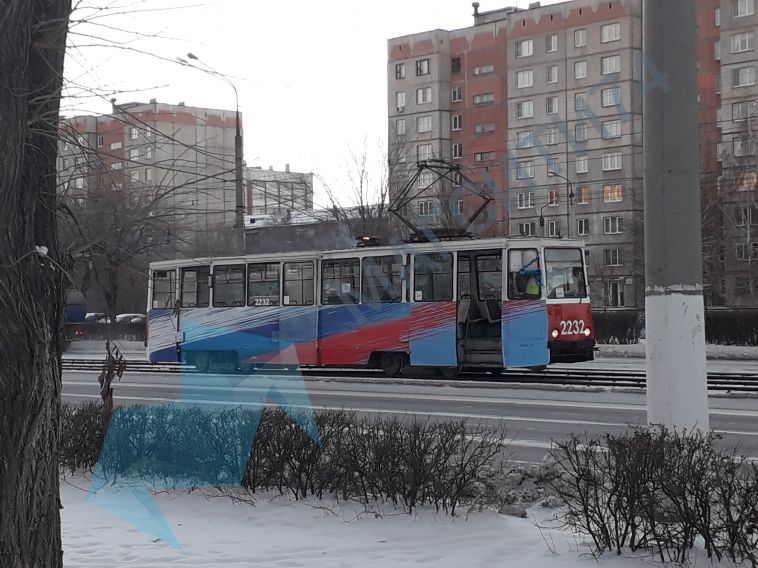 В Магнитогорске вспыхнул трамвай, подъезжая к остановке