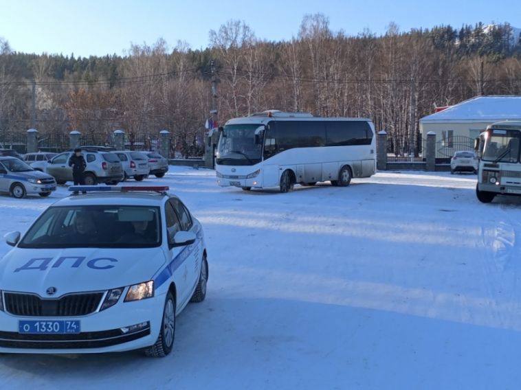 Сотрудники Госавтоинспекции сопроводили около 100 автобусов с детьми