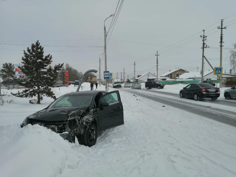 На Калмыкова 70-летний водитель не уступил дорогу и попал в ДТП