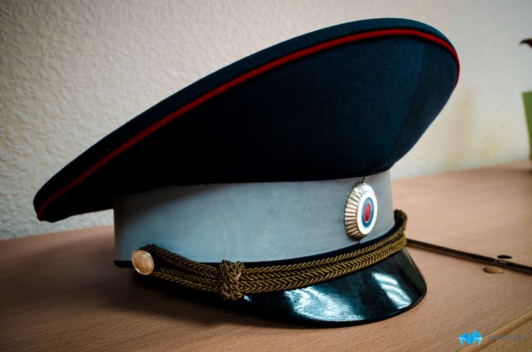 В Челябинске поймали инспектора ДПС, когда он доставал наркотик из закладки