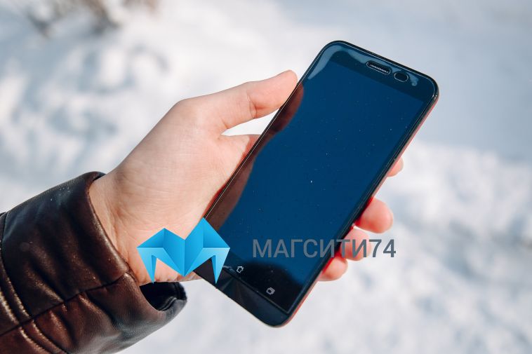 Магнитогорского таксиста уличили в краже телефона пассажира