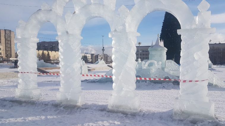 Из-за потепления в городе демонтировали часть ледовых фигур