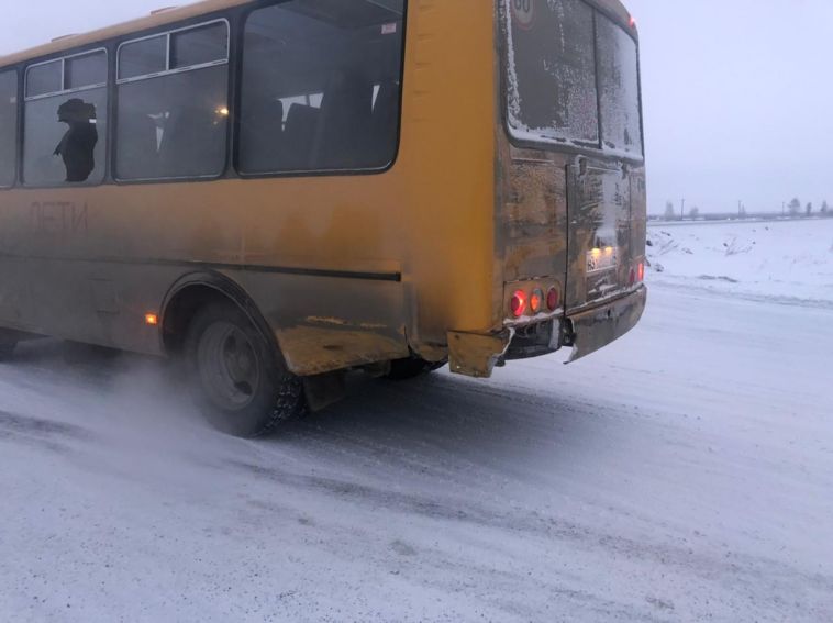 Школьный автобус не уступил дорогу автомобилю и попал в ДТП