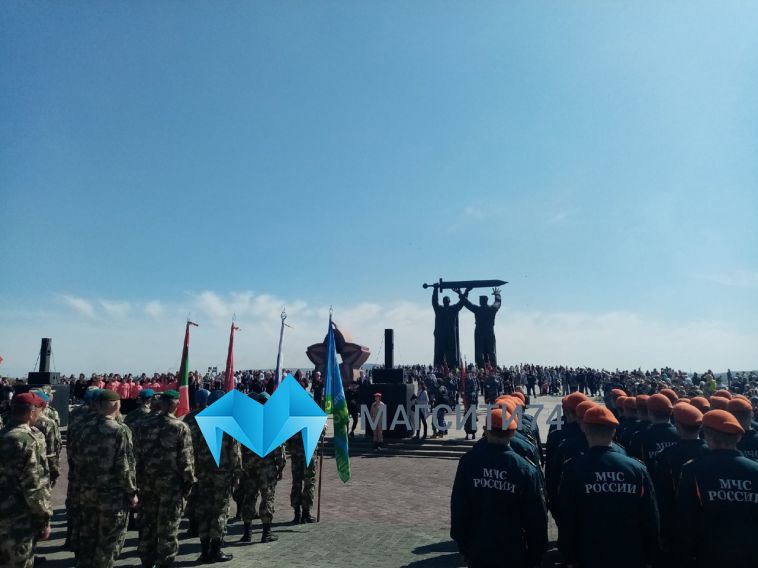 В Магнитогорске прошёл Парад Победы и торжественный митинг