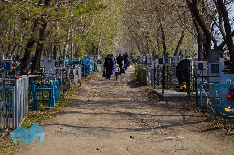 В Магнитогорске запустили дополнительные рейсы до кладбищ