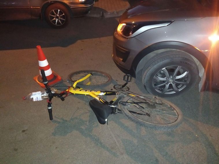 В Магнитогорске автомобиль сбил 8-летнего ребенка на велосипеде