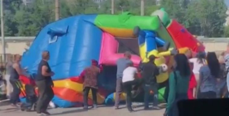 Дети получили травмы из-за лопнувшего батута