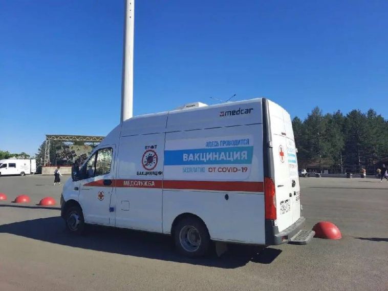 Прививка на колёсах. По Магнитогорску начал ездить передвижной пункт вакцинации