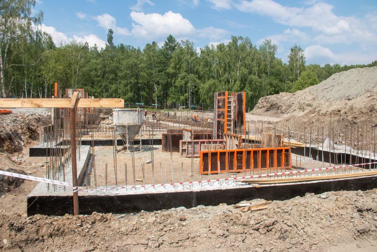 Мэр города лично проследил, как продвигается реконструкция комплекса «Абзаково»