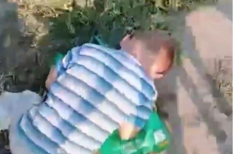 В Челябинской области мужчина нашел ребенка спящим на обочине